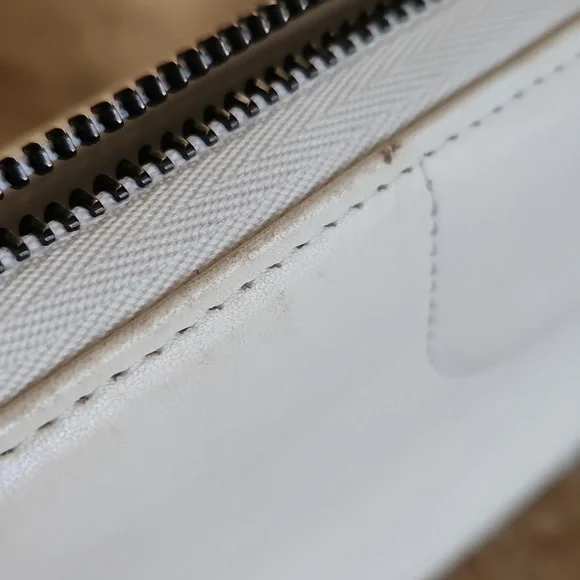 LONGCHAMP White Leather Wallet with Embossed Logo - Picture 8 of 16